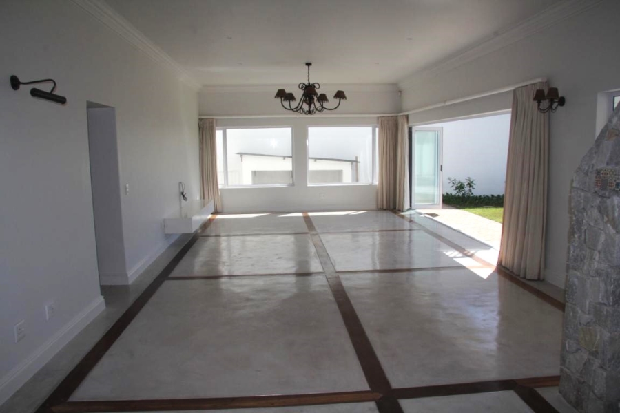 5 Bedroom Property for Sale in Whale Rock Western Cape